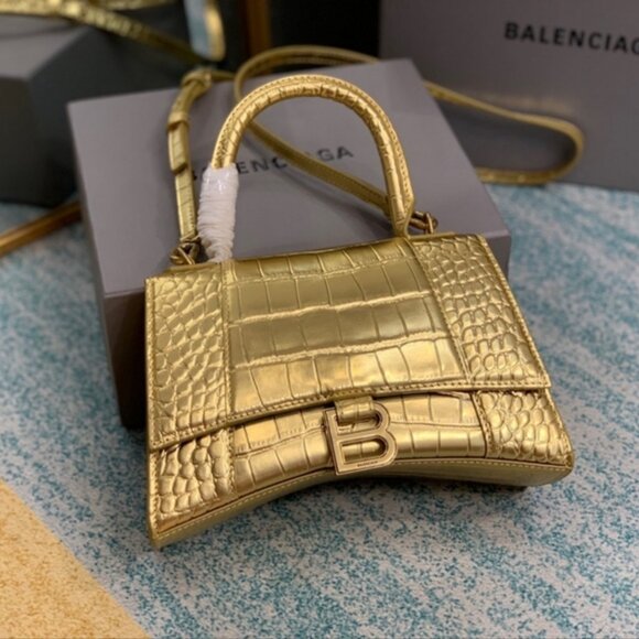 Lustrous Balenciaga Gold Flap Bag - Picture 3 of 7